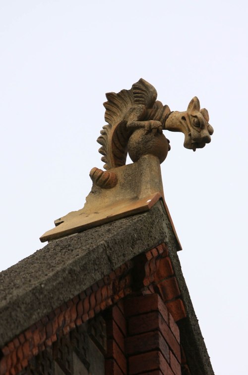 Mischievous dragon overlookign Moore Street. Credit - Jonathanmbradshaw