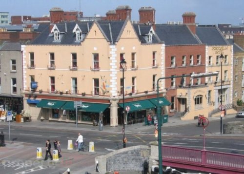 Portobello Bridge with South Richmond Street to the left. Credit - www.property.ie