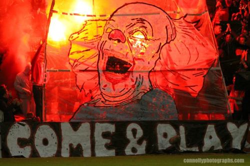 Saint Patrick's Athletic supporters invite Dundalk to 'Come and Play'. IMAGE: Darragh Connolly Photography