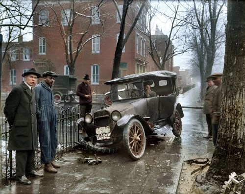 Car Wreck in Washington D.C, 1921 (via Reddit)