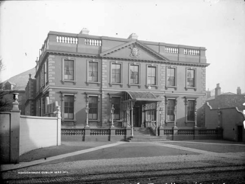 A historic image of the Mansion House (French Collection, National Library of Ireland)