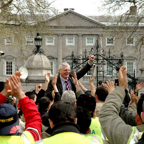 Joe Higgins and GAMA workers at the gates of the Dáil.
