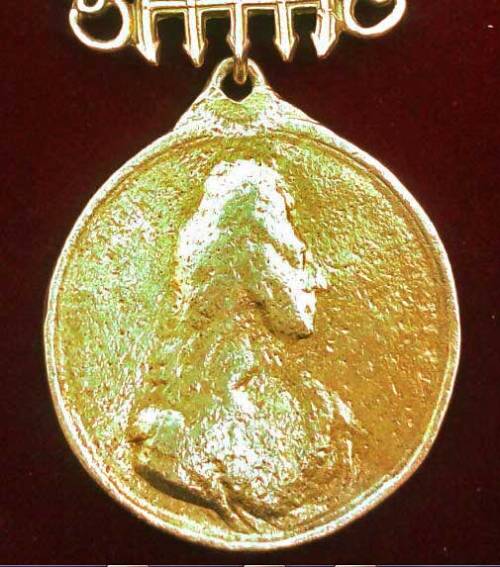 Thanks to Póló for this image showing clear detail of William III.