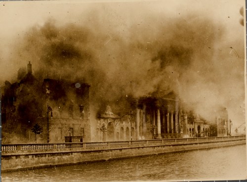 The Four Courts ablaze in 1922.