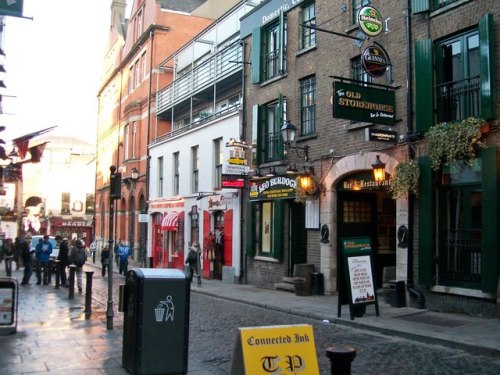 Crown Alley today. (Image Credit: www.geograph.ie/photo/2266860, Eric Jones. Creative Commons)